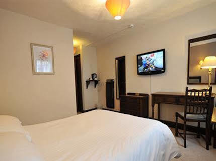 The New Inn Heckfield Экстерьер фото