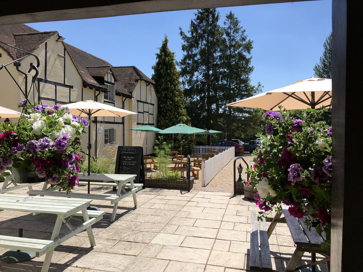 The New Inn Heckfield Экстерьер фото